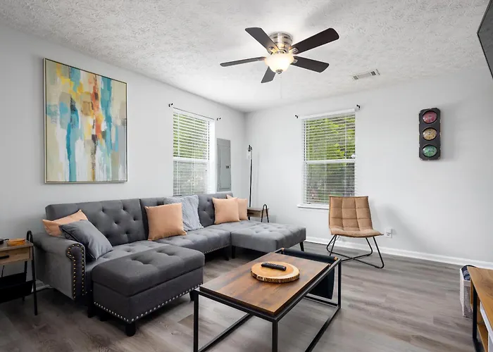 2 Bedroom Ft Moore Retreat